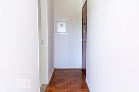 Corredor de entrada de apartamento para alugar com 2 quartos, 72m² em Vila Dom Pedro I, São Paulo