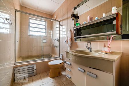 Banheiro da Suíte 1 de casa à venda com 6 quartos, 500m² em Vila Leonor, São Paulo