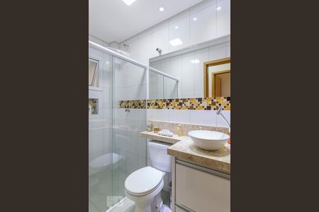 Banheiro de apartamento à venda com 2 quartos, 47m² em Vila Humaitá, Santo André