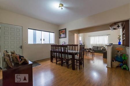 Casa à venda com 260m², 4 quartos e 4 vagasSala