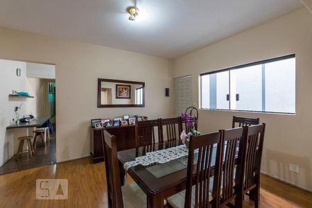 Casa à venda com 260m², 4 quartos e 4 vagasSala