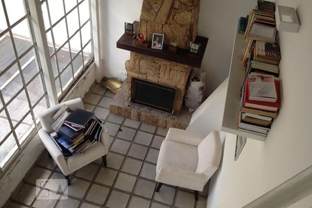 Sala Lareira de casa à venda com 4 quartos, 250m² em Jardim Leonor, São Paulo