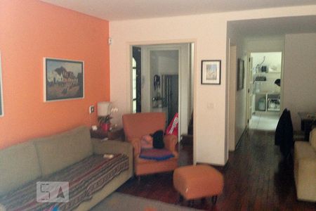 Sala de casa à venda com 4 quartos, 250m² em Jardim Leonor, São Paulo