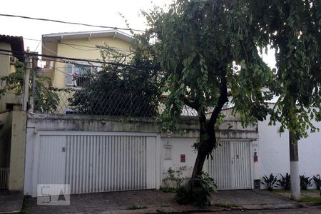 Casa à venda com 250m², 4 quartos e 4 vagasFachada