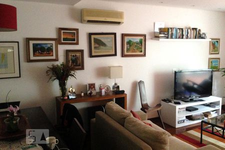 Sala de casa à venda com 4 quartos, 250m² em Jardim Leonor, São Paulo