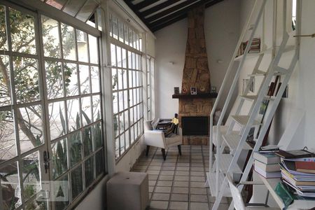 Sala Lareira de casa à venda com 4 quartos, 250m² em Jardim Leonor, São Paulo
