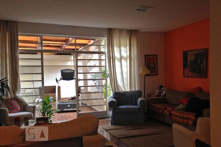 Sala de casa à venda com 4 quartos, 250m² em Jardim Leonor, São Paulo