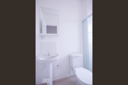 Banheiro de kitnet/studio para alugar com 1 quarto, 36m² em Bom Retiro, São Paulo