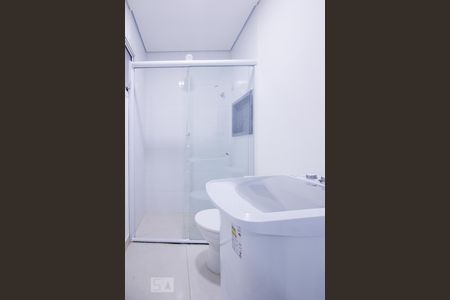 Banheiro de kitnet/studio para alugar com 1 quarto, 16m² em Bom Retiro, São Paulo