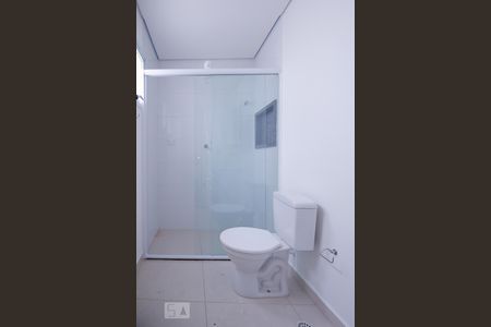 banheiro de kitnet/studio para alugar com 1 quarto, 16m² em Bom Retiro, São Paulo