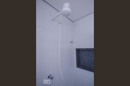 Banheiro de kitnet/studio para alugar com 1 quarto, 16m² em Bom Retiro, São Paulo