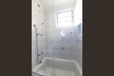 Banheiro de apartamento para alugar com 1 quarto, 35m² em Passo D’areia, Porto Alegre