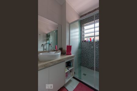 Casa à venda com 220m², 3 quartos e 2 vagas Casa à venda com 220m², 3 quartos e 2 vagasBanheiro