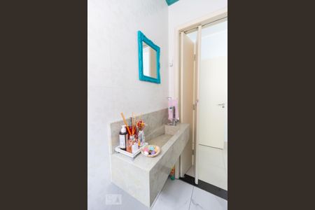 Casa à venda com 220m², 3 quartos e 2 vagas Casa à venda com 220m², 3 quartos e 2 vagasBanheiro