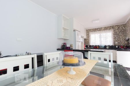 Casa à venda com 220m², 3 quartos e 2 vagas Casa à venda com 220m², 3 quartos e 2 vagasCozinha