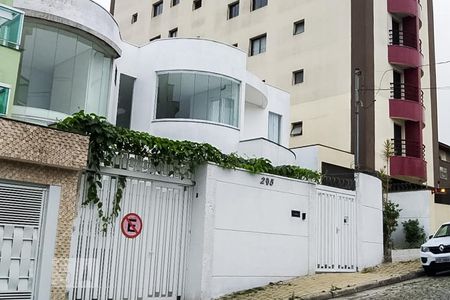 Casa à venda com 700m², 3 quartos e 7 vagasFachada