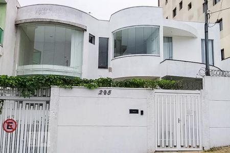 Casa à venda com 700m², 3 quartos e 7 vagasFachada