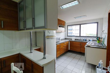Apartamento para alugar com 172m², 3 quartos e 3 vagas Apartamento para alugar com 172m², 3 quartos e 3 vagasCozinha