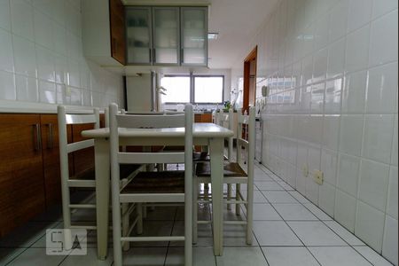 Apartamento para alugar com 172m², 3 quartos e 3 vagas Apartamento para alugar com 172m², 3 quartos e 3 vagasCozinha