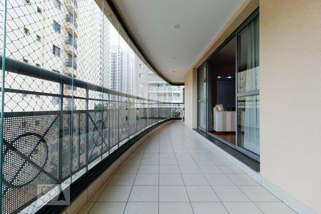 Apartamento para alugar com 172m², 3 quartos e 3 vagas Apartamento para alugar com 172m², 3 quartos e 3 vagasSacada