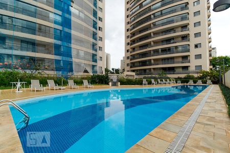 Apartamento para alugar com 172m², 3 quartos e 3 vagas Apartamento para alugar com 172m², 3 quartos e 3 vagasÁrea comum - Piscina