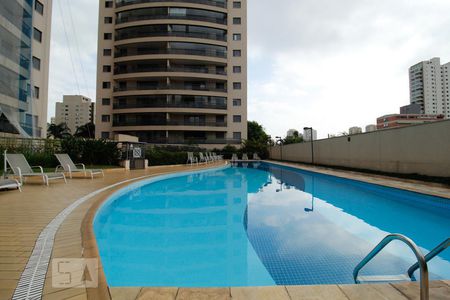 Apartamento para alugar com 172m², 3 quartos e 3 vagas Apartamento para alugar com 172m², 3 quartos e 3 vagasÁrea comum - Piscina