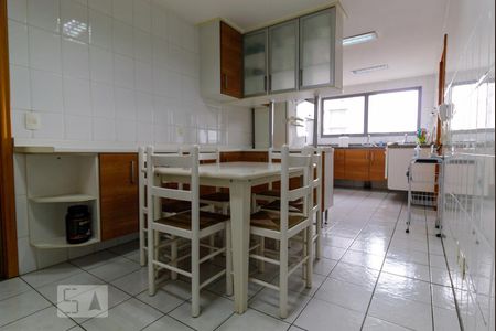 Apartamento para alugar com 172m², 3 quartos e 3 vagas Apartamento para alugar com 172m², 3 quartos e 3 vagasCozinha