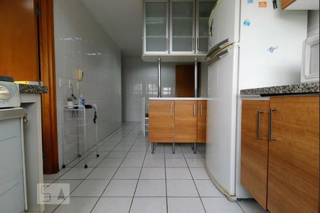 Apartamento para alugar com 172m², 3 quartos e 3 vagas Apartamento para alugar com 172m², 3 quartos e 3 vagasCozinha
