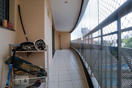 Apartamento para alugar com 172m², 3 quartos e 3 vagas Apartamento para alugar com 172m², 3 quartos e 3 vagasSacada