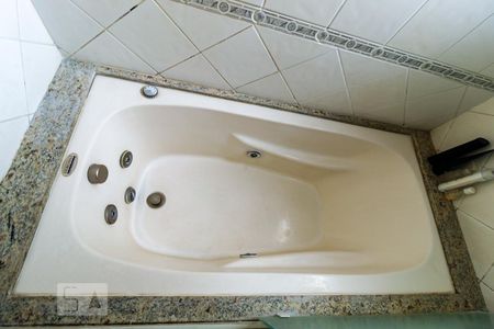 Apartamento para alugar com 172m², 3 quartos e 3 vagas Apartamento para alugar com 172m², 3 quartos e 3 vagasBanheira suíte 1