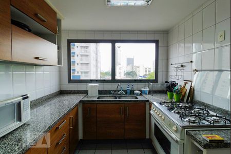 Apartamento para alugar com 172m², 3 quartos e 3 vagas Apartamento para alugar com 172m², 3 quartos e 3 vagasCozinha