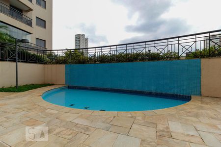 Apartamento para alugar com 172m², 3 quartos e 3 vagas Apartamento para alugar com 172m², 3 quartos e 3 vagasÁrea comum - Piscina