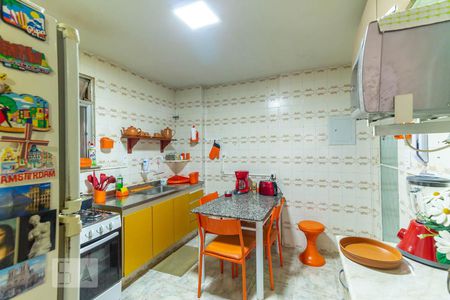 Apartamento à venda com 80m², 2 quartos e 1 vagaCozinha