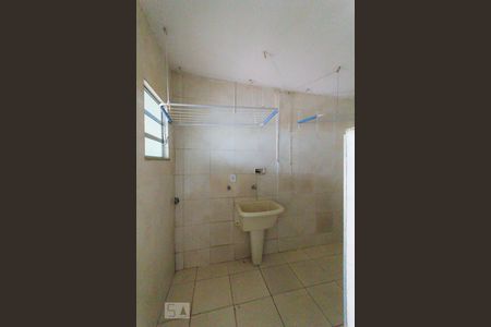 Casa de condomínio à venda com 240m², 5 quartos e 2 vagas Casa de condomínio à venda com 240m², 5 quartos e 2 vagasÁrea de Serviço (1º andar)