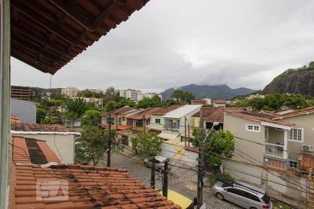 Casa de condomínio à venda com 240m², 5 quartos e 2 vagas Casa de condomínio à venda com 240m², 5 quartos e 2 vagasVista - Terceiro Andar