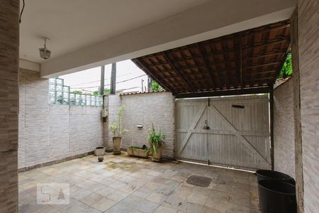 Varanda/Garagem (Entrada) de casa de condomínio à venda com 5 quartos, 240m² em Pechincha, Rio de Janeiro