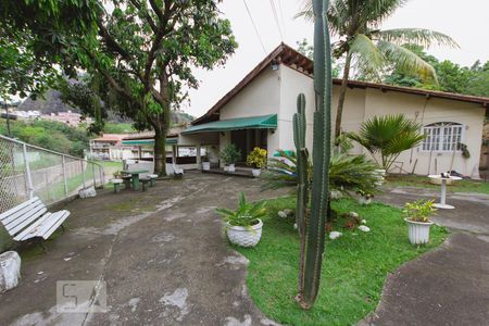 Casa de condomínio à venda com 240m², 5 quartos e 2 vagas Casa de condomínio à venda com 240m², 5 quartos e 2 vagasÁrea Comum