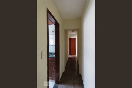 Casa de condomínio à venda com 240m², 5 quartos e 2 vagas Casa de condomínio à venda com 240m², 5 quartos e 2 vagasCorredor (2º andar)