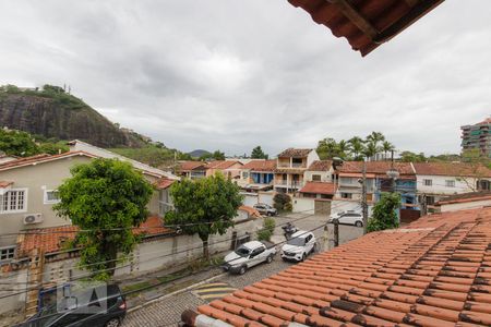 Casa de condomínio à venda com 240m², 5 quartos e 2 vagas Casa de condomínio à venda com 240m², 5 quartos e 2 vagasVista - Terceiro Andar