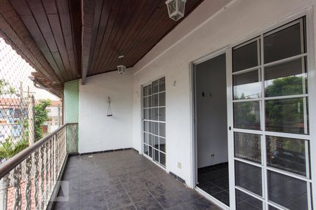 Casa de condomínio à venda com 240m², 5 quartos e 2 vagas Casa de condomínio à venda com 240m², 5 quartos e 2 vagasVaranda Quartos 3 e 4 (2º andar)