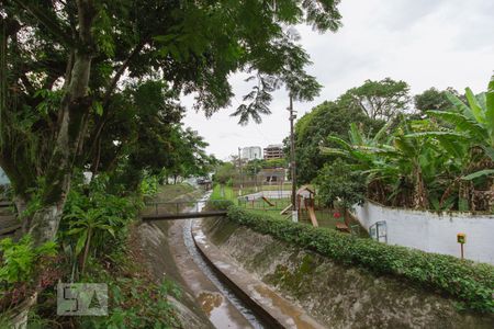 Casa de condomínio à venda com 240m², 5 quartos e 2 vagas Casa de condomínio à venda com 240m², 5 quartos e 2 vagasÁrea Comum