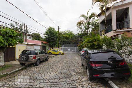 Casa de condomínio à venda com 240m², 5 quartos e 2 vagas Casa de condomínio à venda com 240m², 5 quartos e 2 vagasEntrada - Condomínio