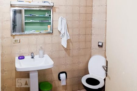 Banheiro 2 de casa à venda com 3 quartos, 120m² em Vila Inglesa, São Paulo