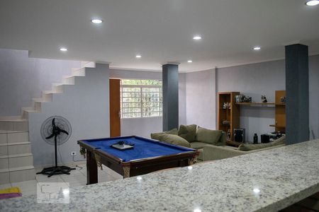 Casa à venda com 230m², 4 quartos e 4 vagasSALÃO
