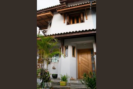 Casa à venda com 230m², 4 quartos e 4 vagasFACHADA