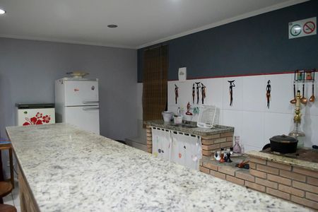 Casa à venda com 230m², 4 quartos e 4 vagasSALÃO