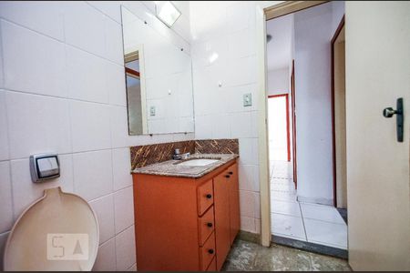 Casa à venda com 180m², 4 quartos e 2 vagas Casa à venda com 180m², 4 quartos e 2 vagasBanheiro