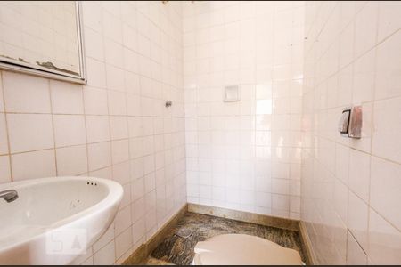 Casa à venda com 180m², 4 quartos e 2 vagas Casa à venda com 180m², 4 quartos e 2 vagasBanheiro 2