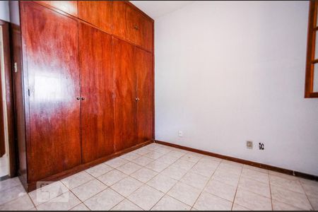 Casa à venda com 180m², 4 quartos e 2 vagas Casa à venda com 180m², 4 quartos e 2 vagasQuarto 3