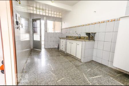 Casa à venda com 180m², 4 quartos e 2 vagas Casa à venda com 180m², 4 quartos e 2 vagasCozinha
